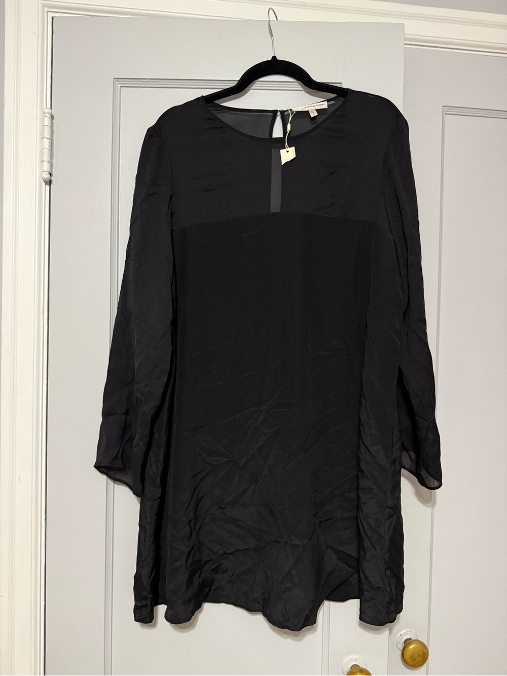 Lavender Brown Women’s Black Long-Sleeve Shift Dress (knee length)